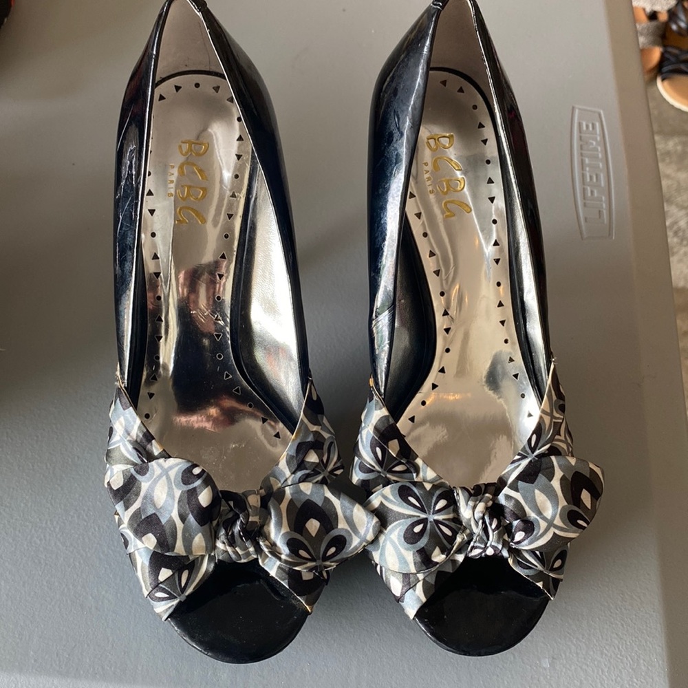 BCBG black heels - women size 8 - slightly worn